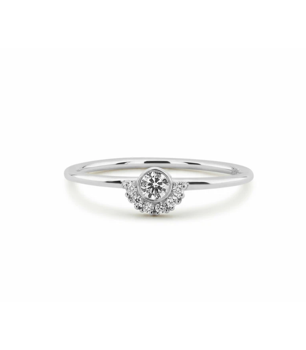 Amorette Diamant-Ring aus Weißgold mit funkelnden Akzenten