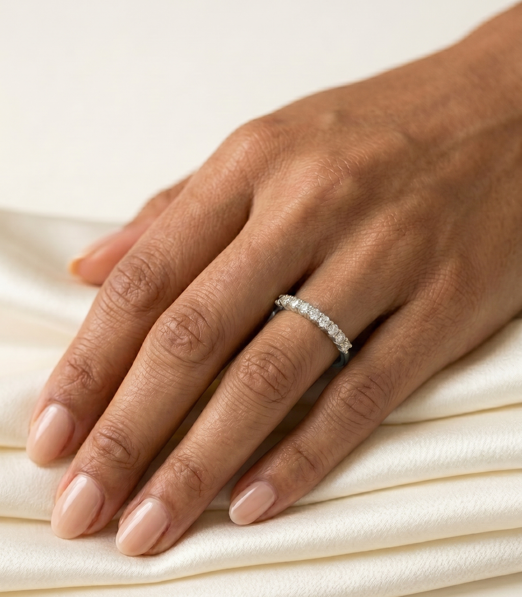 Ardentin Diamantring aus Weißgold mit elegantem Design