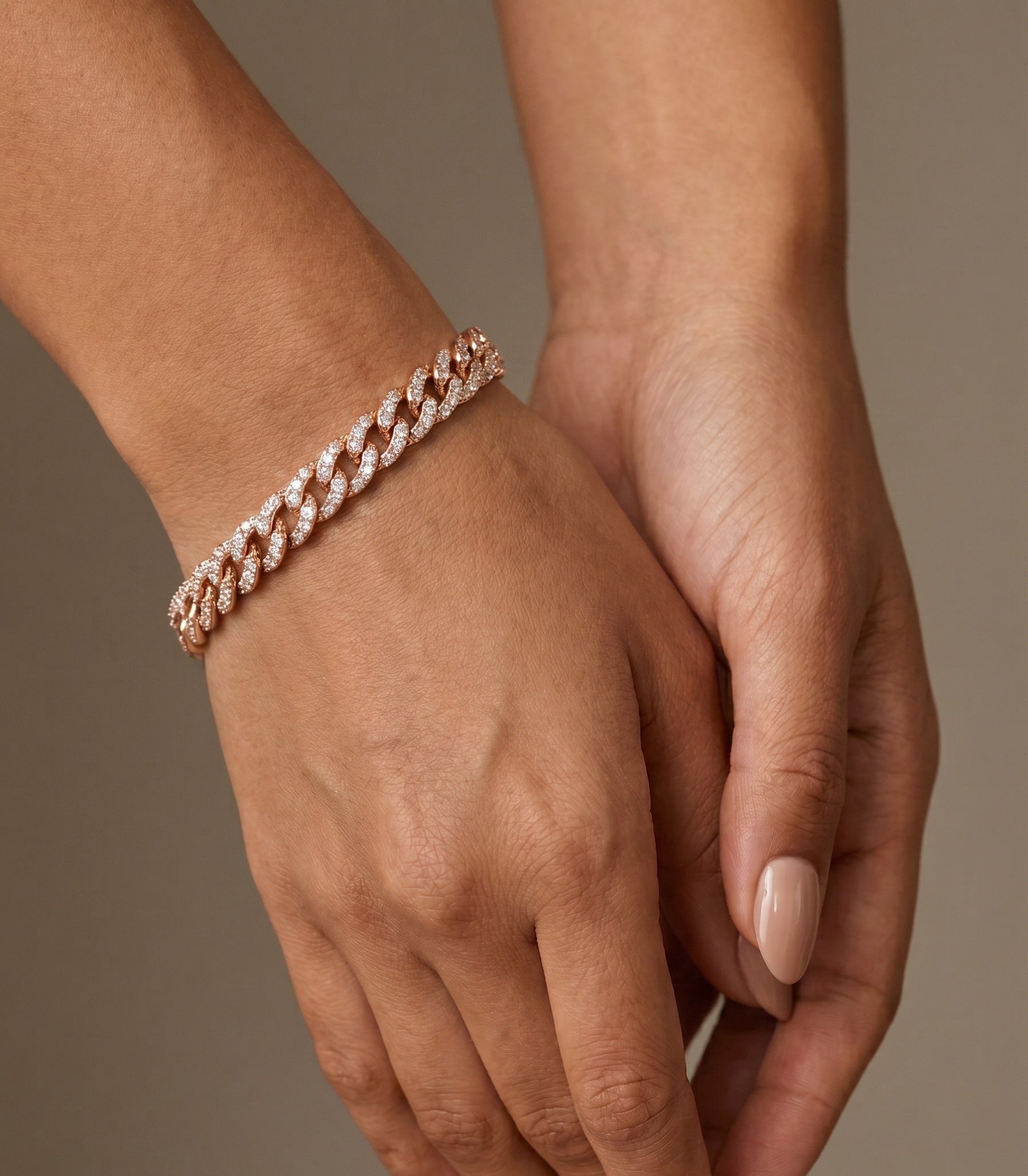 Arian Diamant-Gliederarmband aus Roségold getragen elegant
