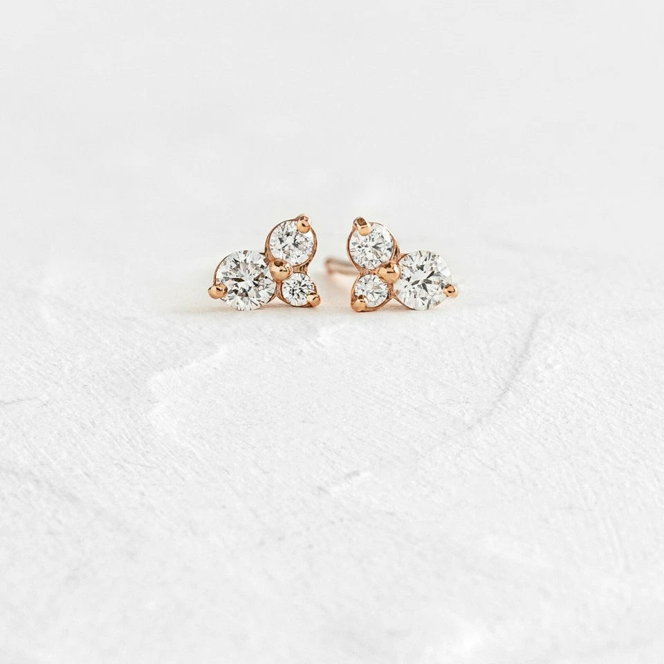 Begonia Diamant-Ohrstecker aus Roségold mit floralem Design