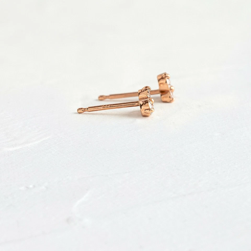 Begonia Diamant-Ohrstecker aus Roségold mit floralem Design