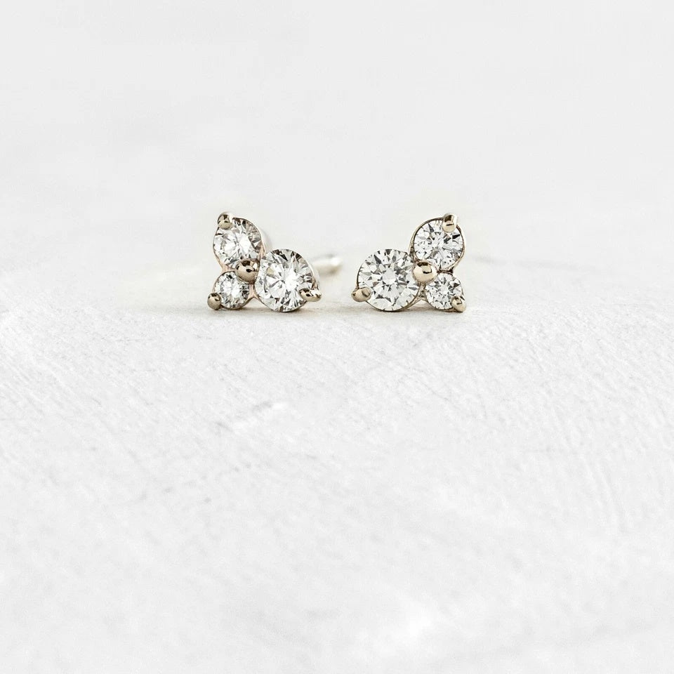 Begonia Diamant-Ohrstecker aus Silber mit floralem Design
