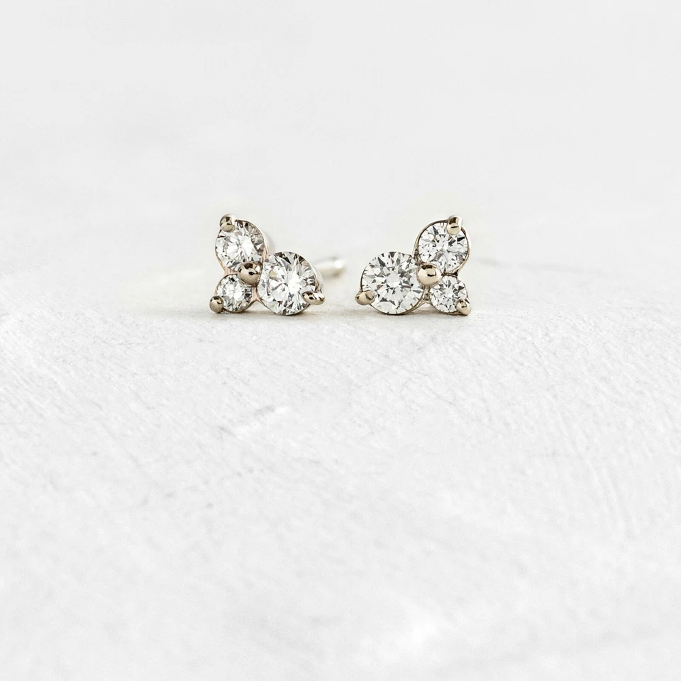 Begonia Diamant-Ohrstecker aus Silber mit floralem Design
