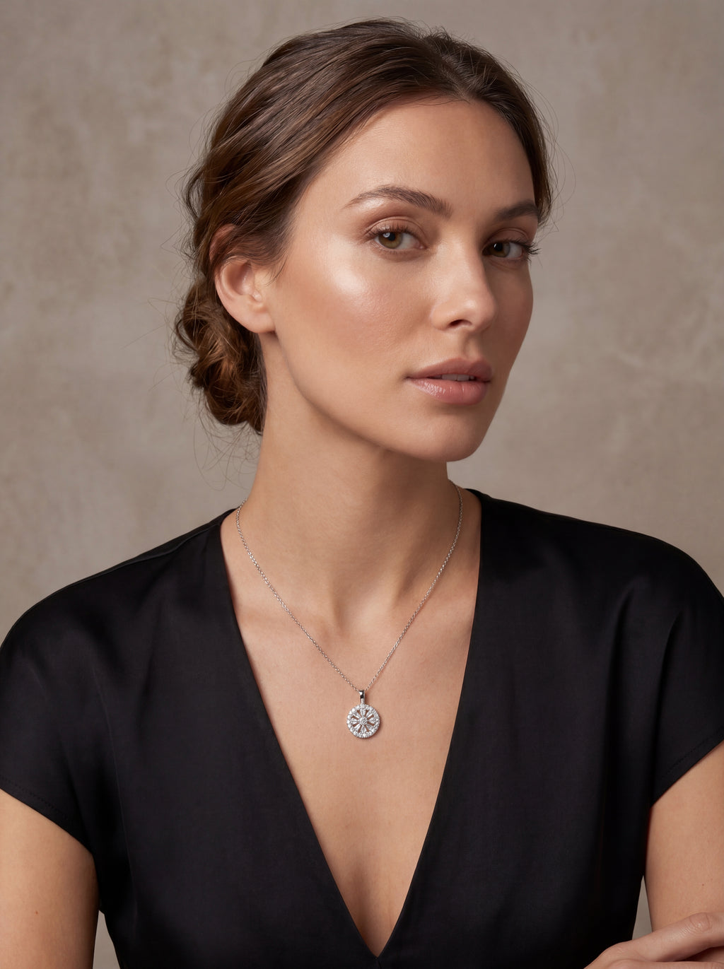 Bellefleur Diamant-Halskette aus Weißgold mit floralem Anhänger