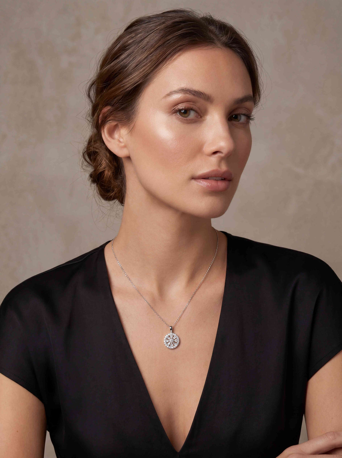 Bellefleur Diamant-Halskette aus Weißgold mit floralem Anhänger