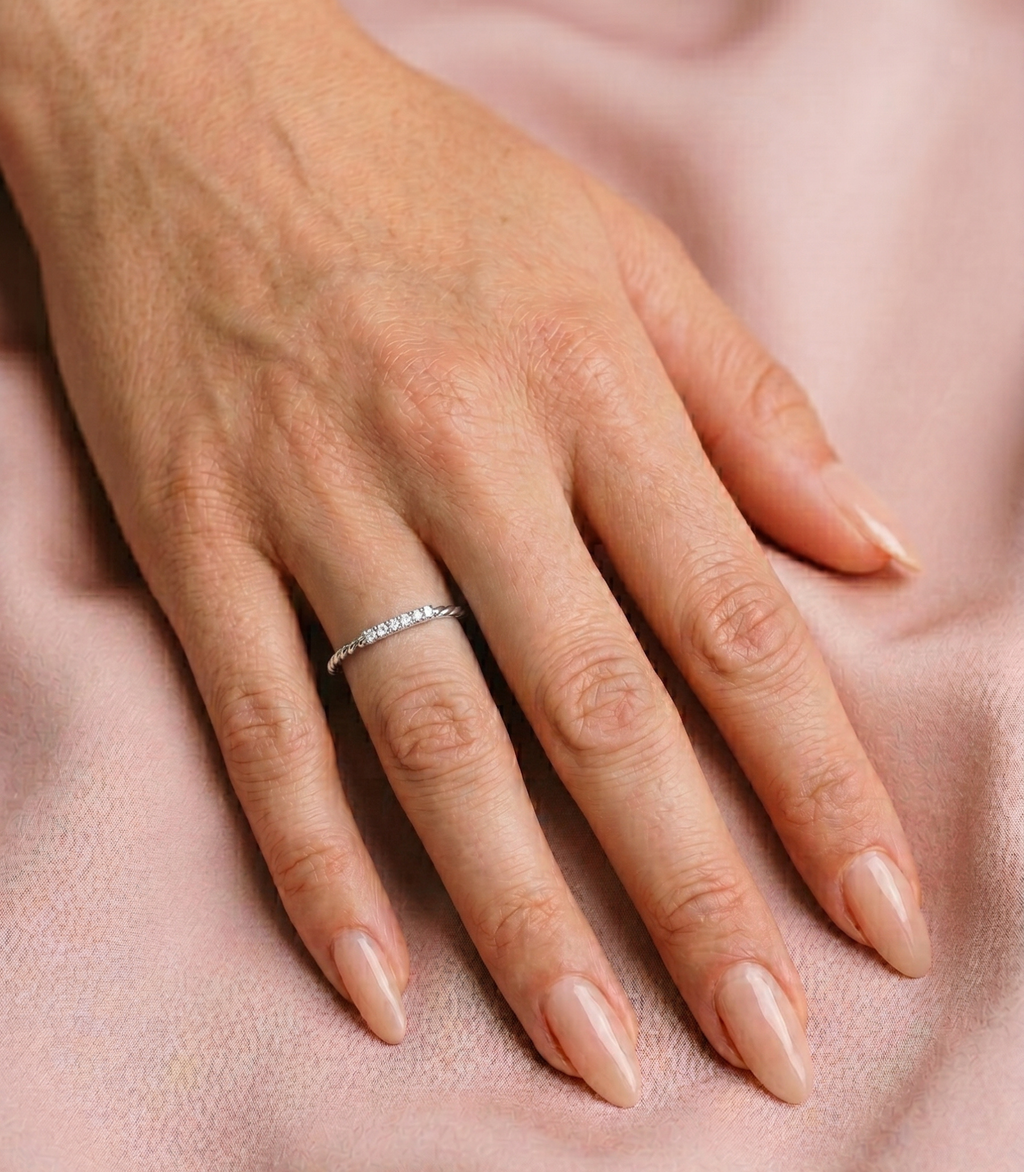 Braelle Diamantring aus Weißgold mit elegantem Design