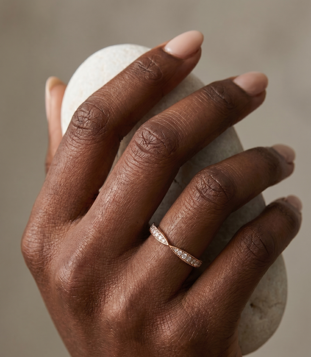 L’Étreinte Diamant-Ehering aus Roségold mit elegantem Design