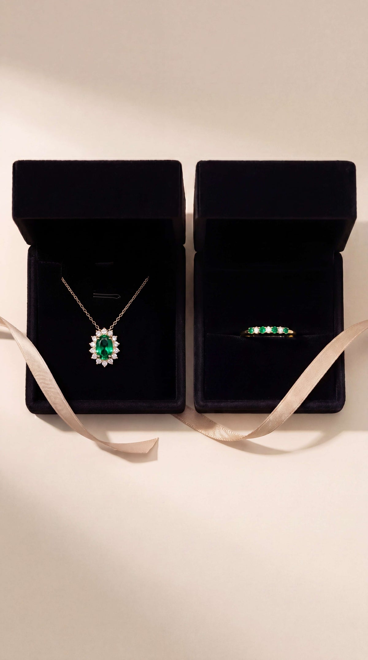 Schmuckset aus Gelbgold mit Diamanten