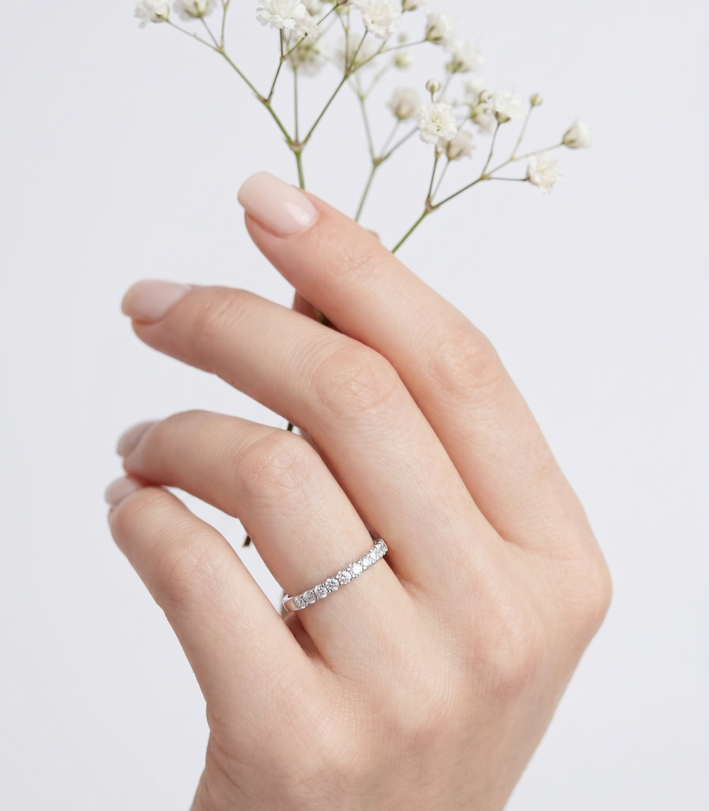 Nobelis Diamantring aus Weißgold mit elegantem Design