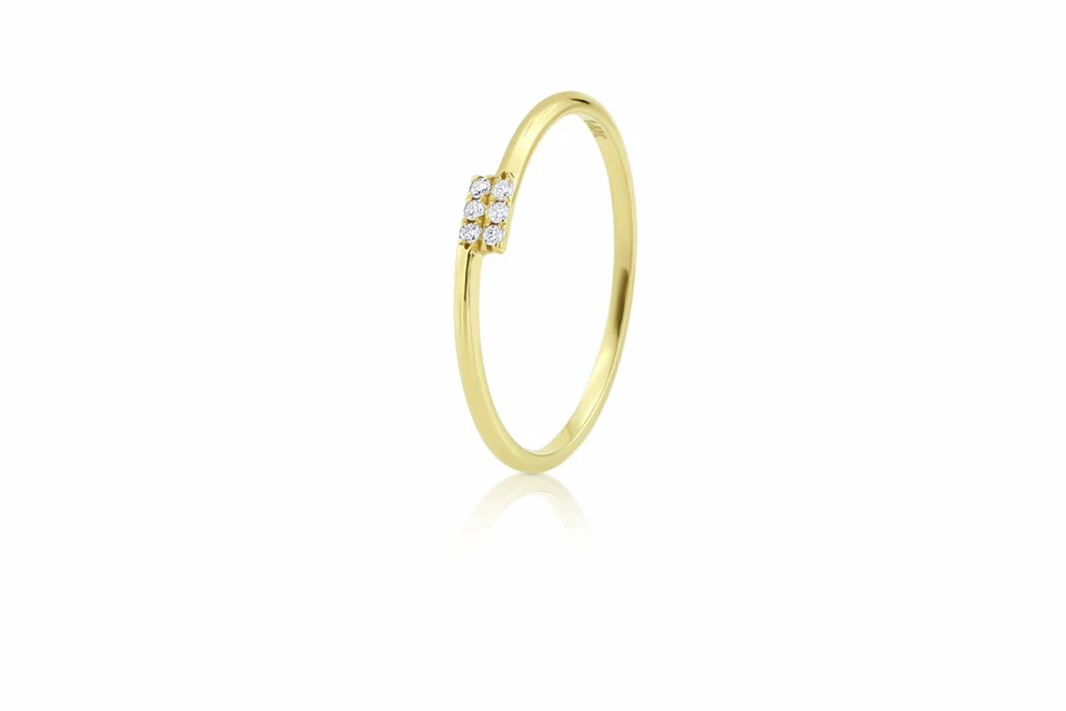 Novae Diamant-Ring aus Gold mit funkelnden Akzenten