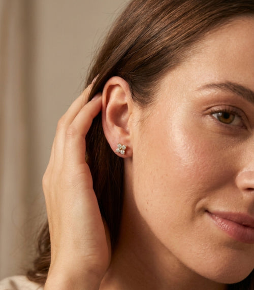 Amaryllia Diamant-Ohrstecker aus Gold mit floralem Design