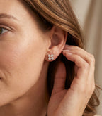 Amaryllia Diamant-Ohrstecker aus Roségold mit floralem Design