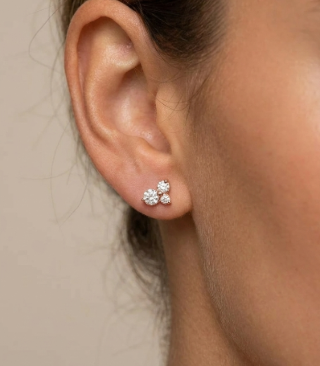 Begonia Diamant-Ohrstecker aus Gold mit floralem Design