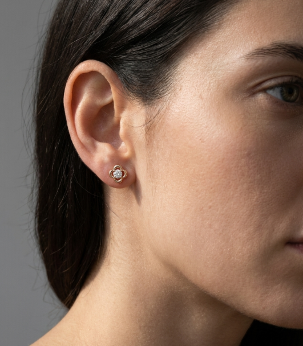 Bellarosa Diamant-Ohrstecker aus Roségold mit floralem Design