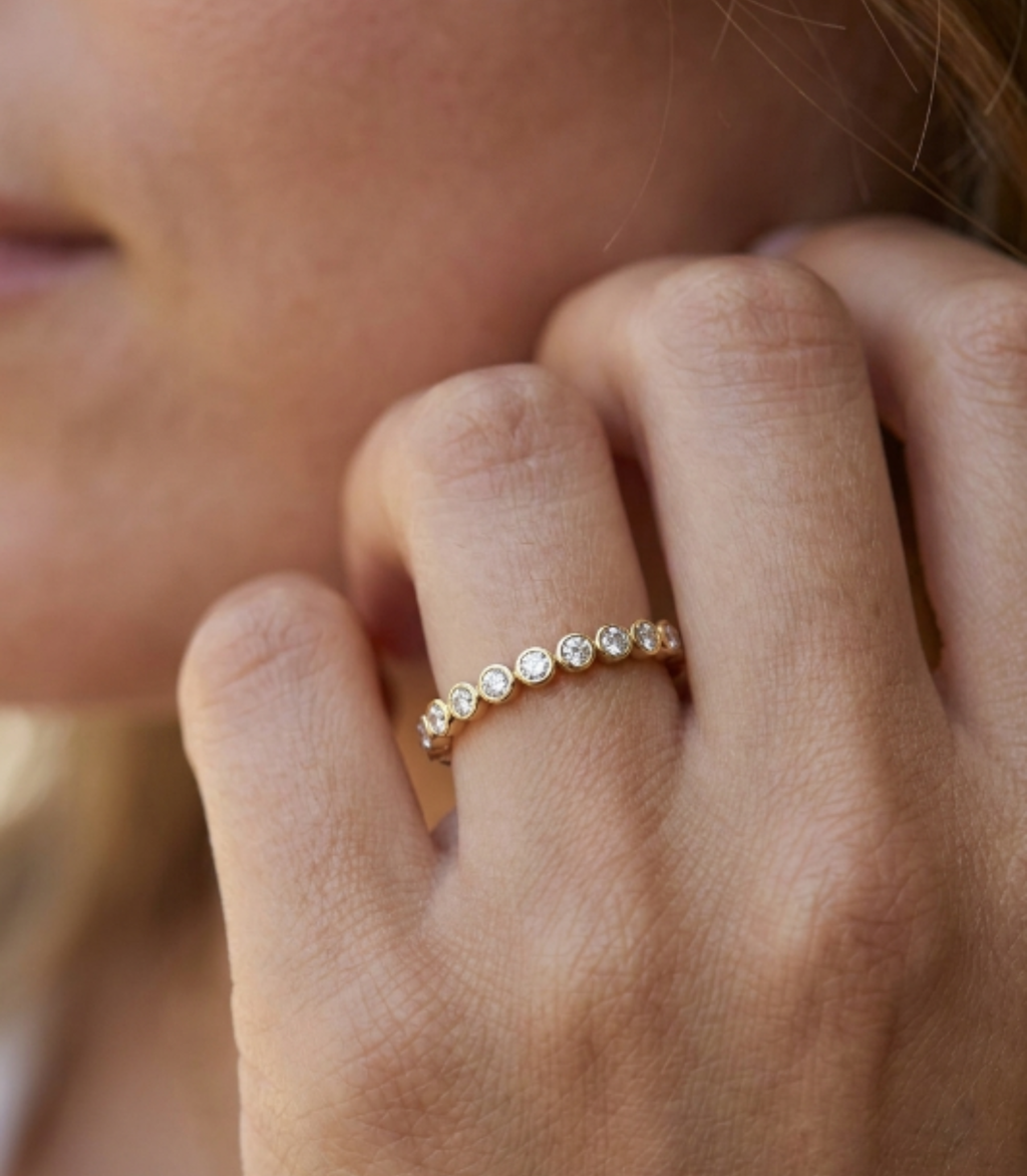 Camellune Diamant-Memory-Ring aus Gold mit funkelnden Akzenten
