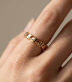 Fiametta Diamant-Ring aus Gold mit funkelnden Akzenten