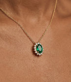Lucentra Smaragd-Choker aus Gold mit elegantem Design