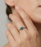 Lunelume Topas-Diamantring aus Gold mit elegantem Design