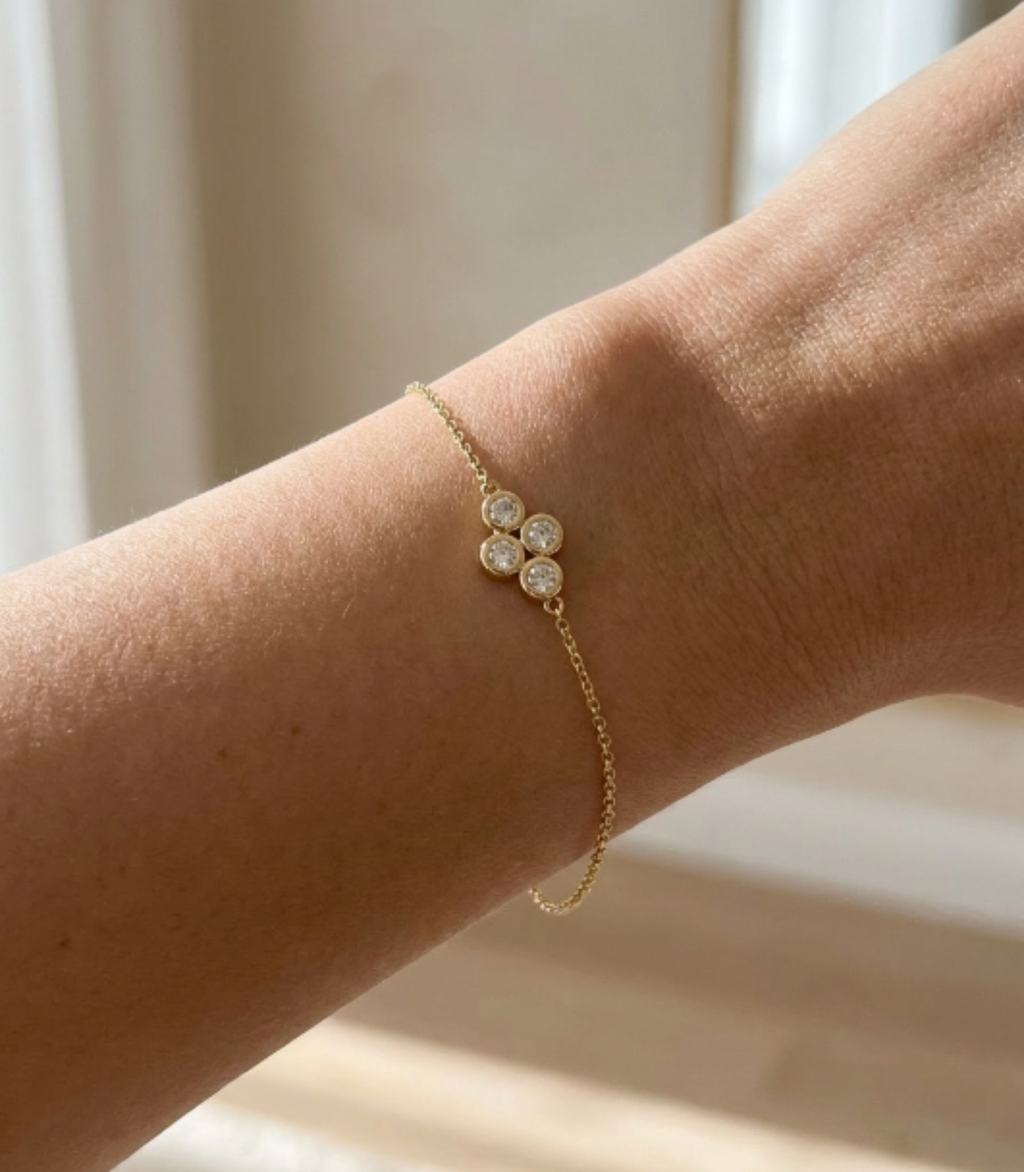 Solene Diamant-Armband aus Gold mit funkelnden Akzenten