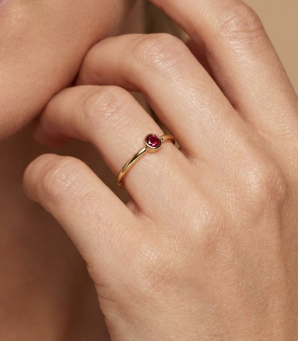 Solivelle Rubin-Diamantring aus Gold mit elegantem Design