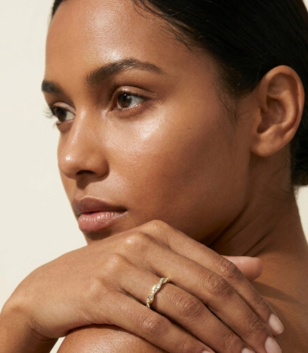 Symphonie Diamant-Memory-Ring aus Gold mit elegantem Design