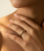 Vega Diamantring aus Gold mit elegantem Design