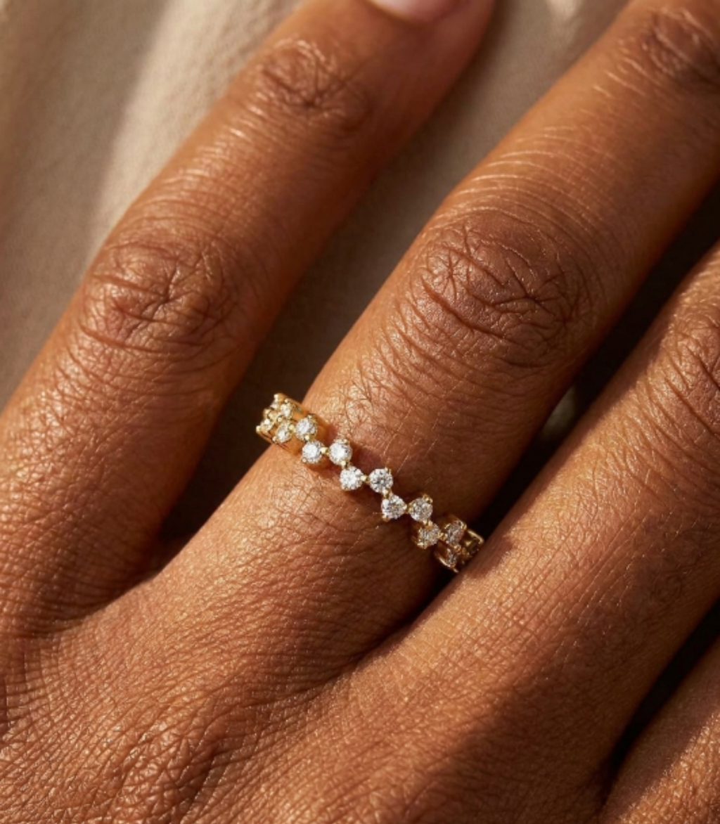 Viridia Diamant-Ring aus Gold mit funkelnden Akzenten