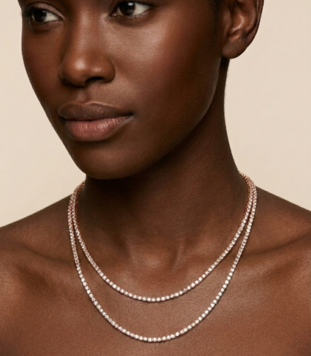 Aeterna Diamant-Halskette aus Roségold getragen elegant