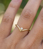 Altair Diamant-Versprechensring aus Gold getragen elegant
