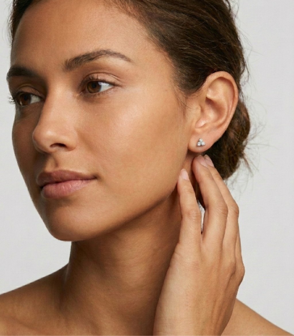 Aster Diamant-Ohrringe aus Gold getragen elegant