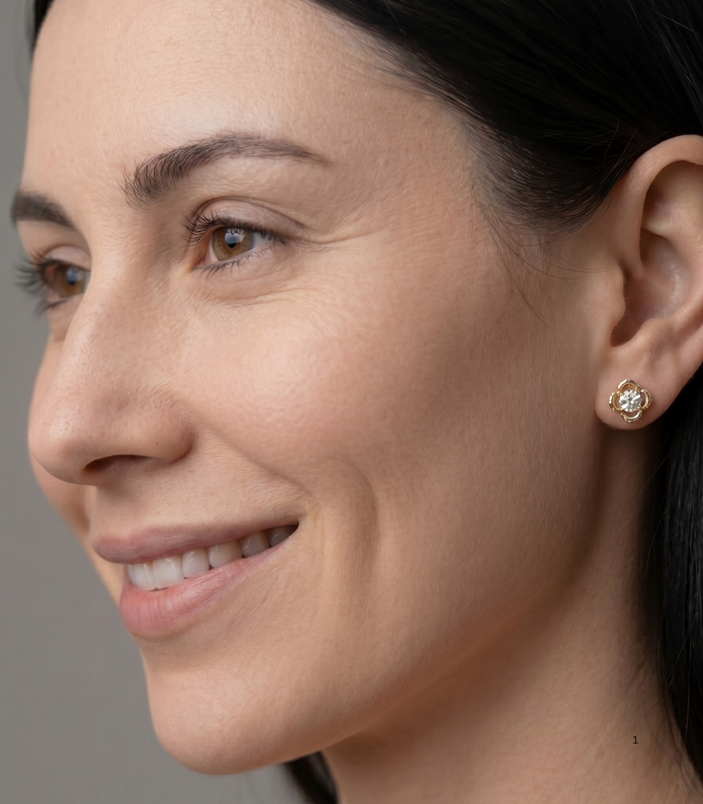 Bellarosa Diamant-Ohrstecker aus Gold getragen elegant