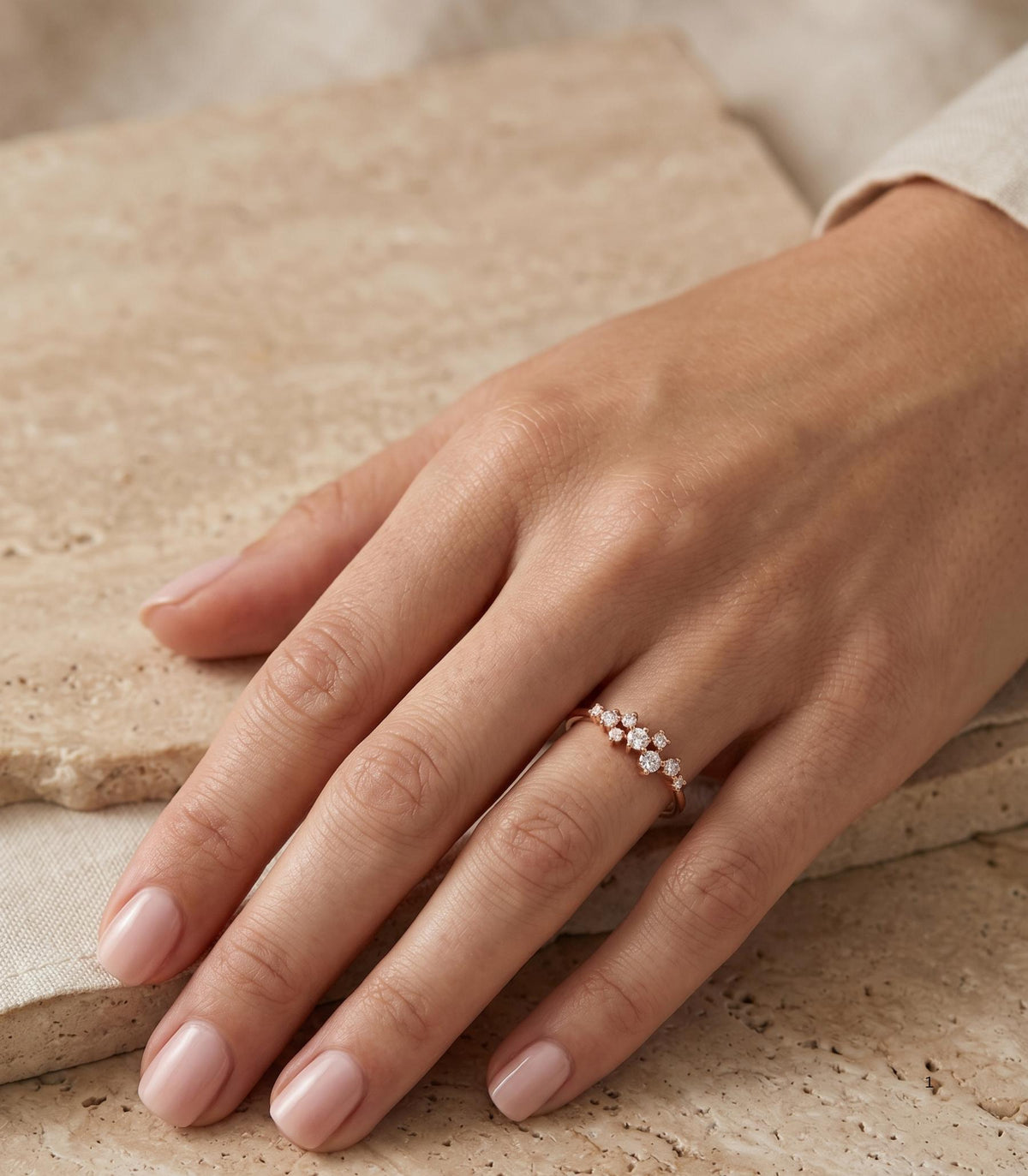 Liora Diamant-Versprechensring aus Roségold getragen elegant