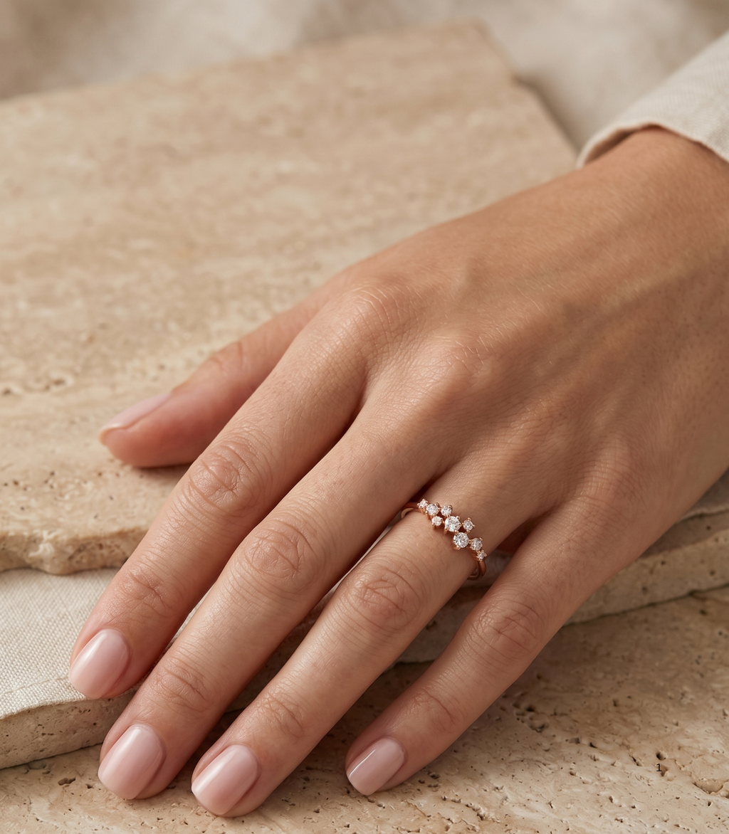 Liora Diamant-Versprechensring aus Roségold getragen elegant