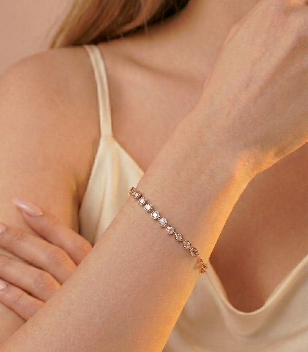Maira Diamantarmband aus Roségold getragen elegant