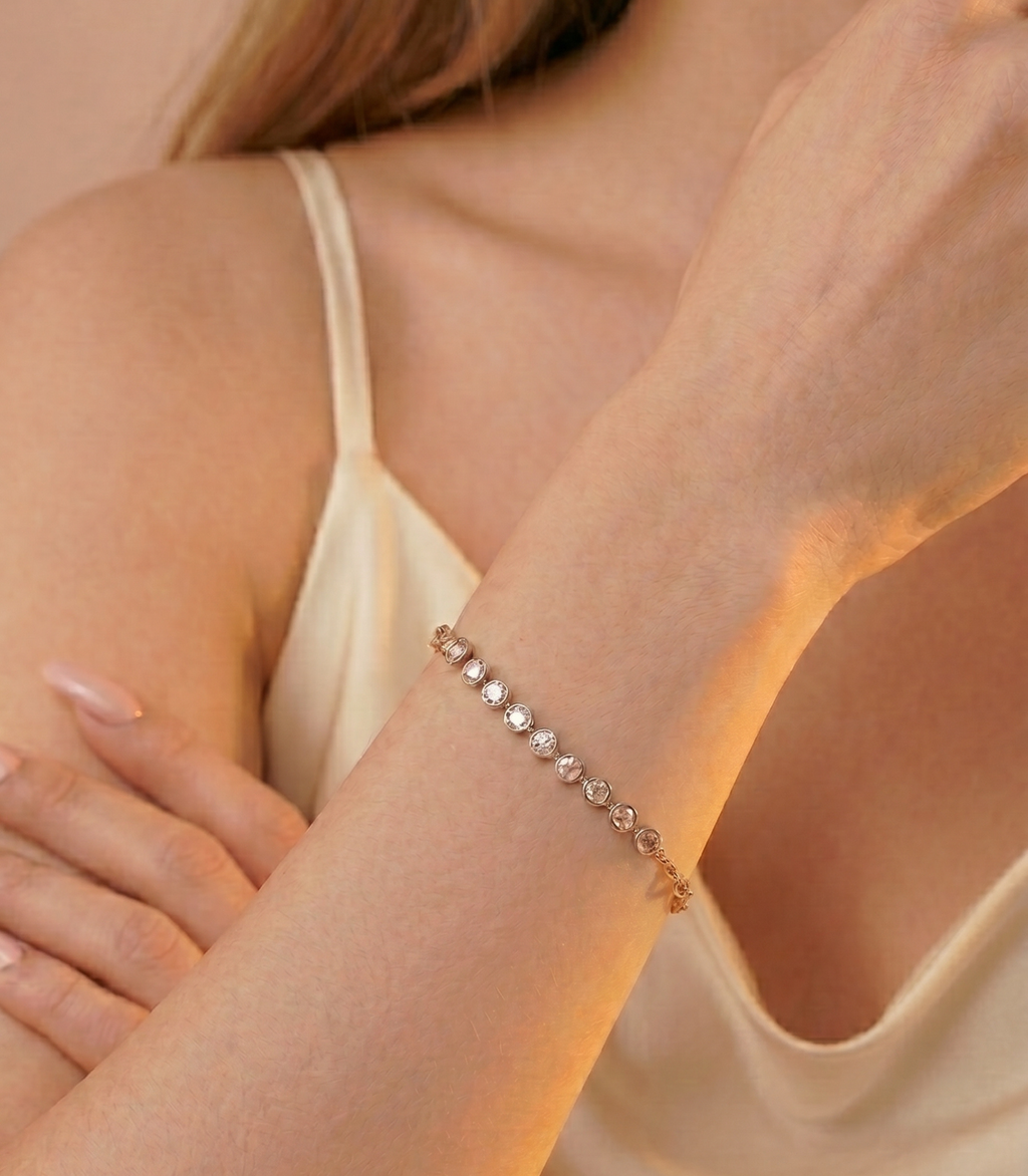 Maira Diamantarmband aus Roségold getragen elegant