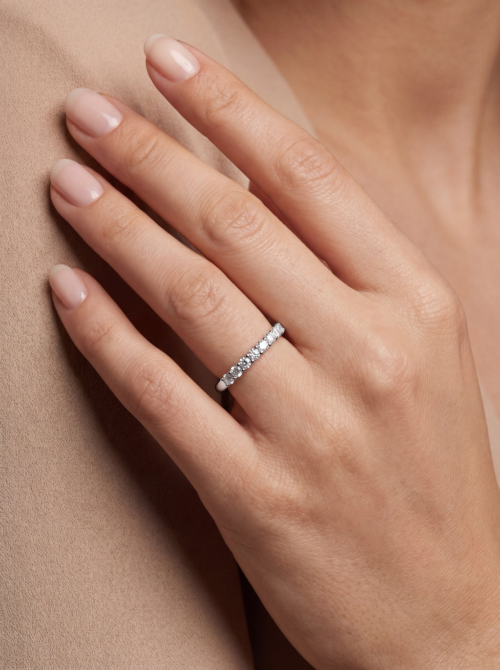Eleganter Goldring mit Diamanten