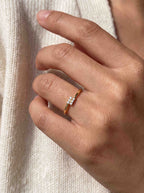 Novae Diamant-Ring aus Gold mit funkelnden Akzenten edel