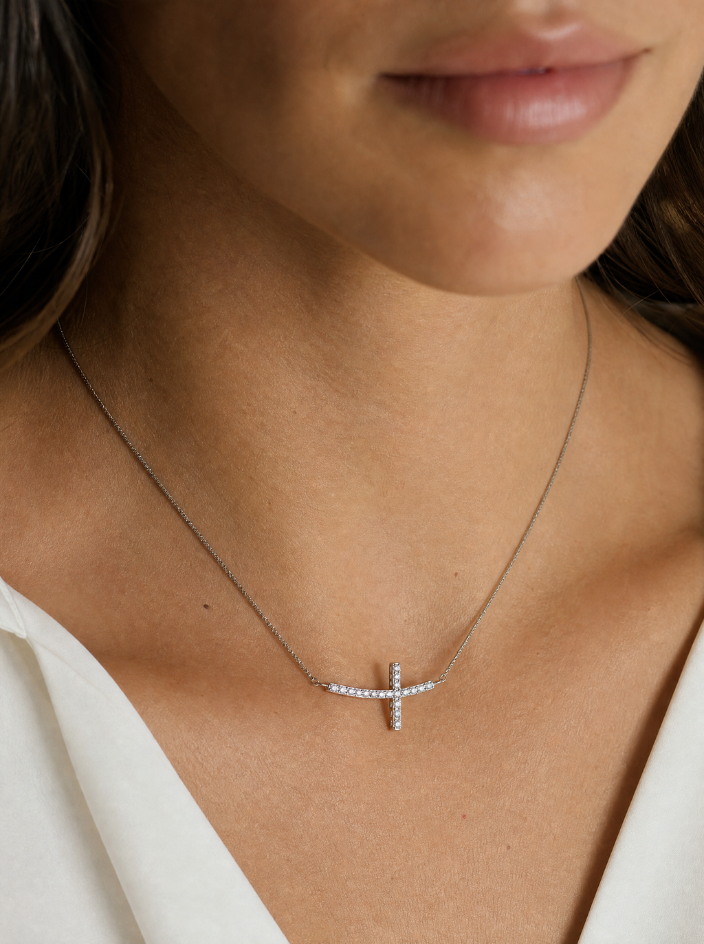 Seraph Diamant-Halskette aus Weißgold getragen elegant