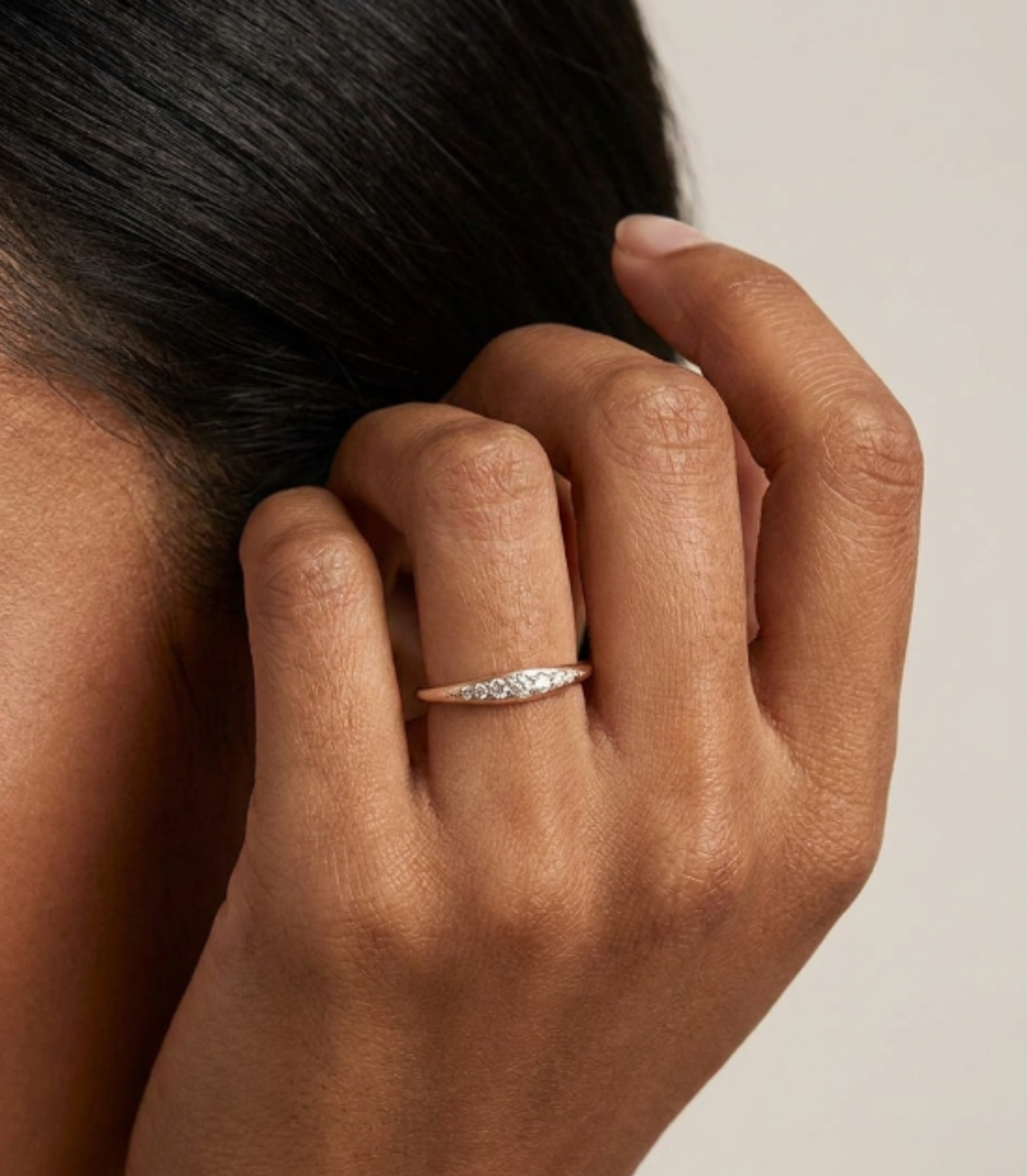 Viremont Diamantring aus Roségold getragen elegant