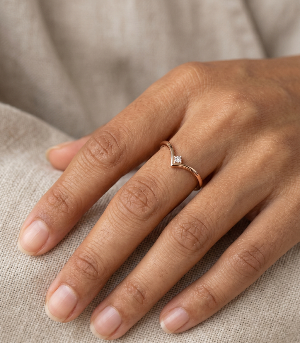 Altair Diamant-Versprechensring aus Roségold getragen elegant