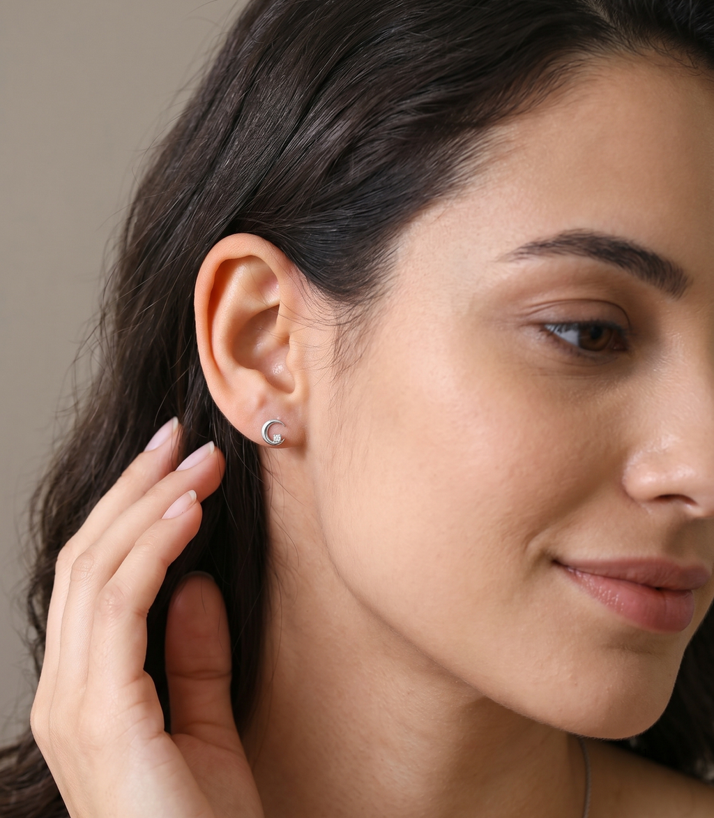 Elara Diamant-Ohrstecker aus Weißgold getragen elegant