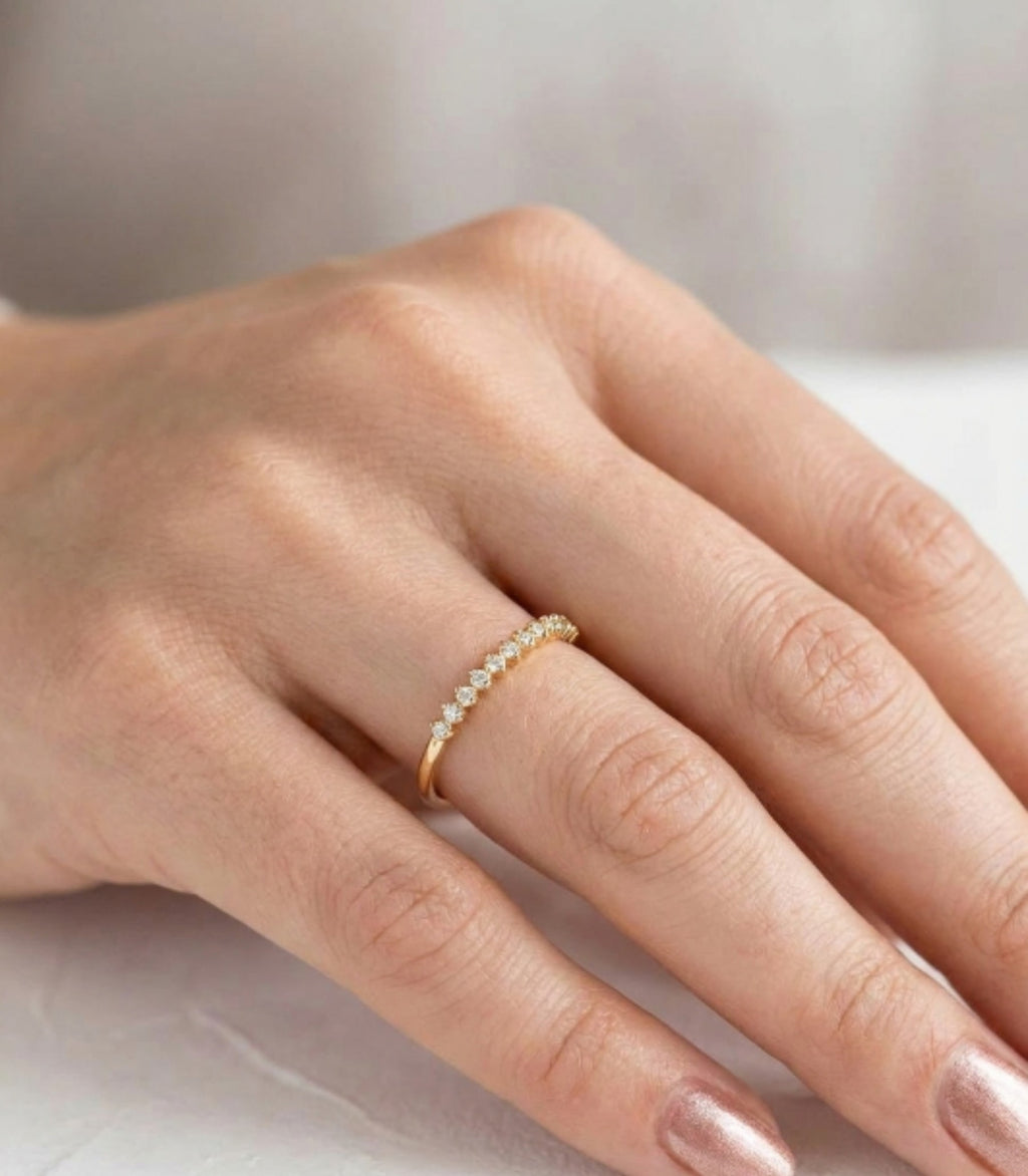 Yua Diamant-Ring aus Gold mit funkelnden Akzenten