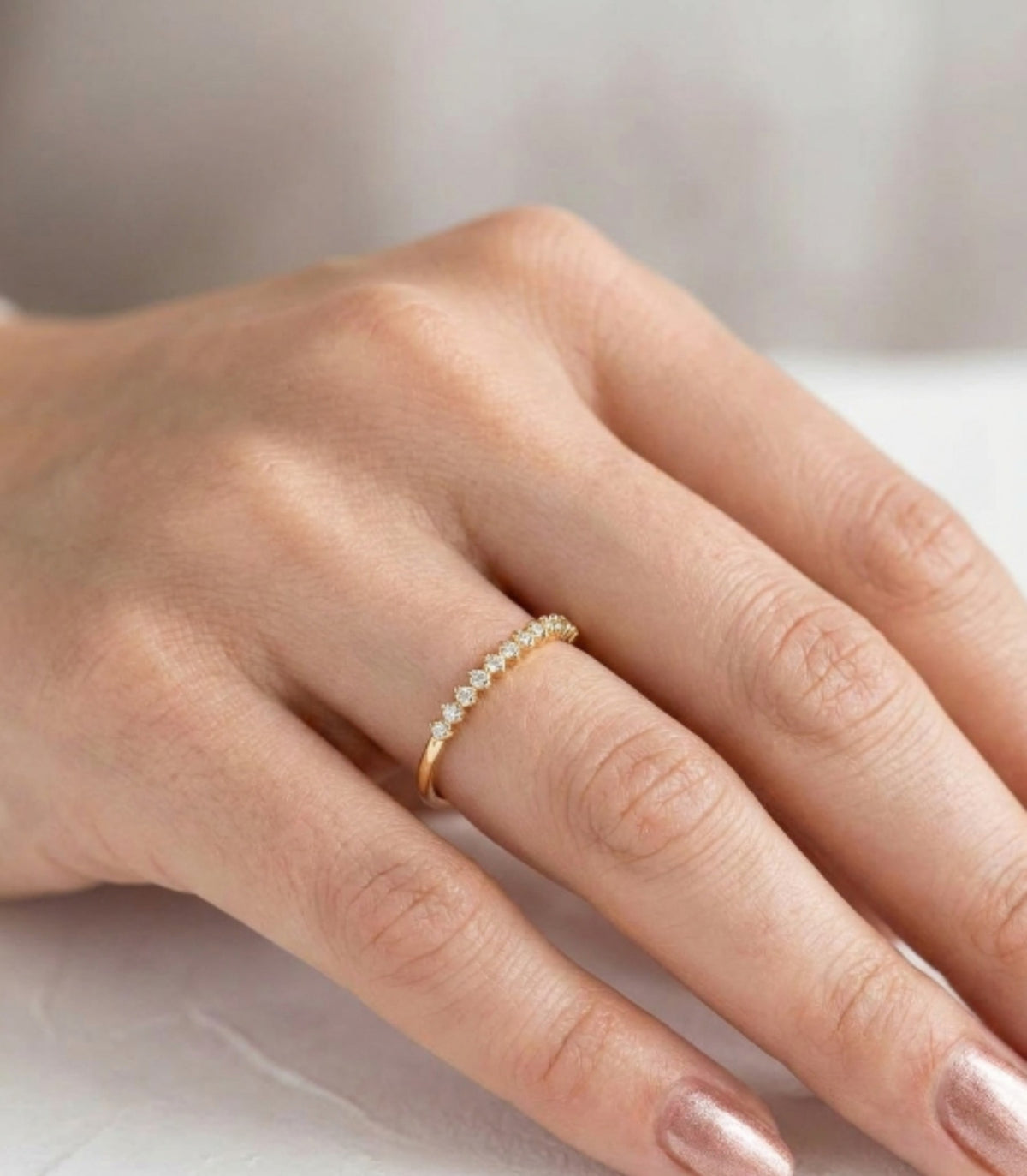 Yua Diamant-Ring aus Gold mit funkelnden Akzenten