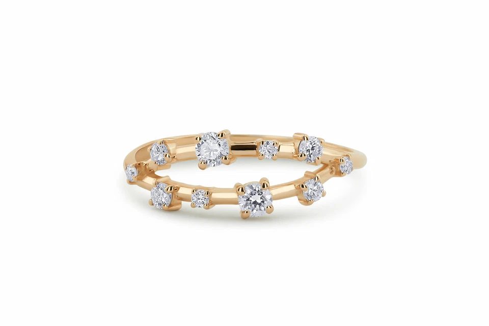 Selene Diamantring aus Roségold mit elegantem Design