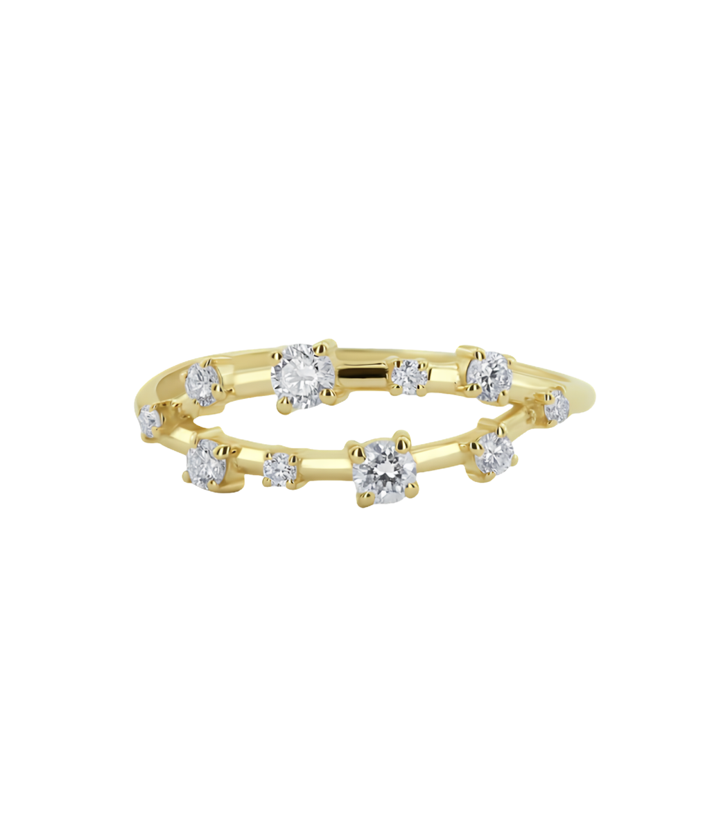 Selene Diamantring aus Gold mit elegantem Design