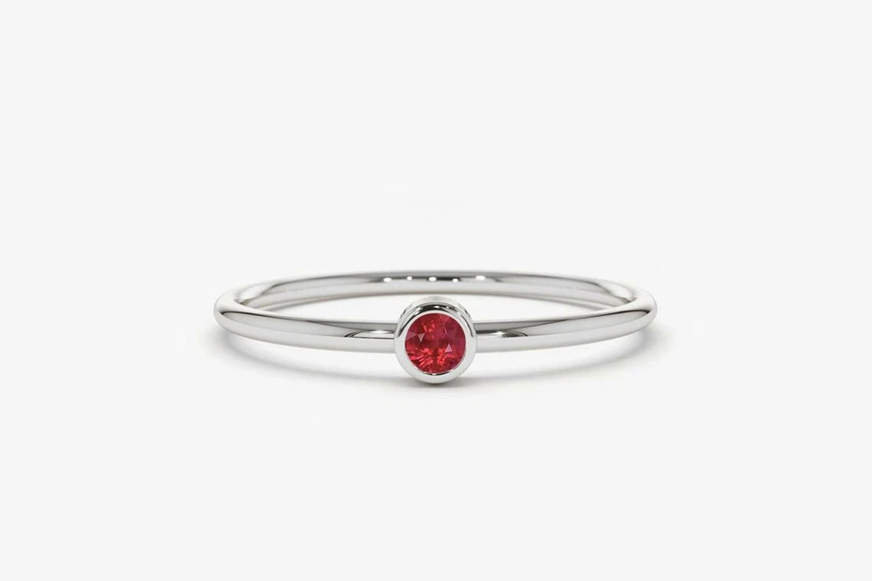 Solivelle Rubin-Diamantring aus Silber mit elegantem Design