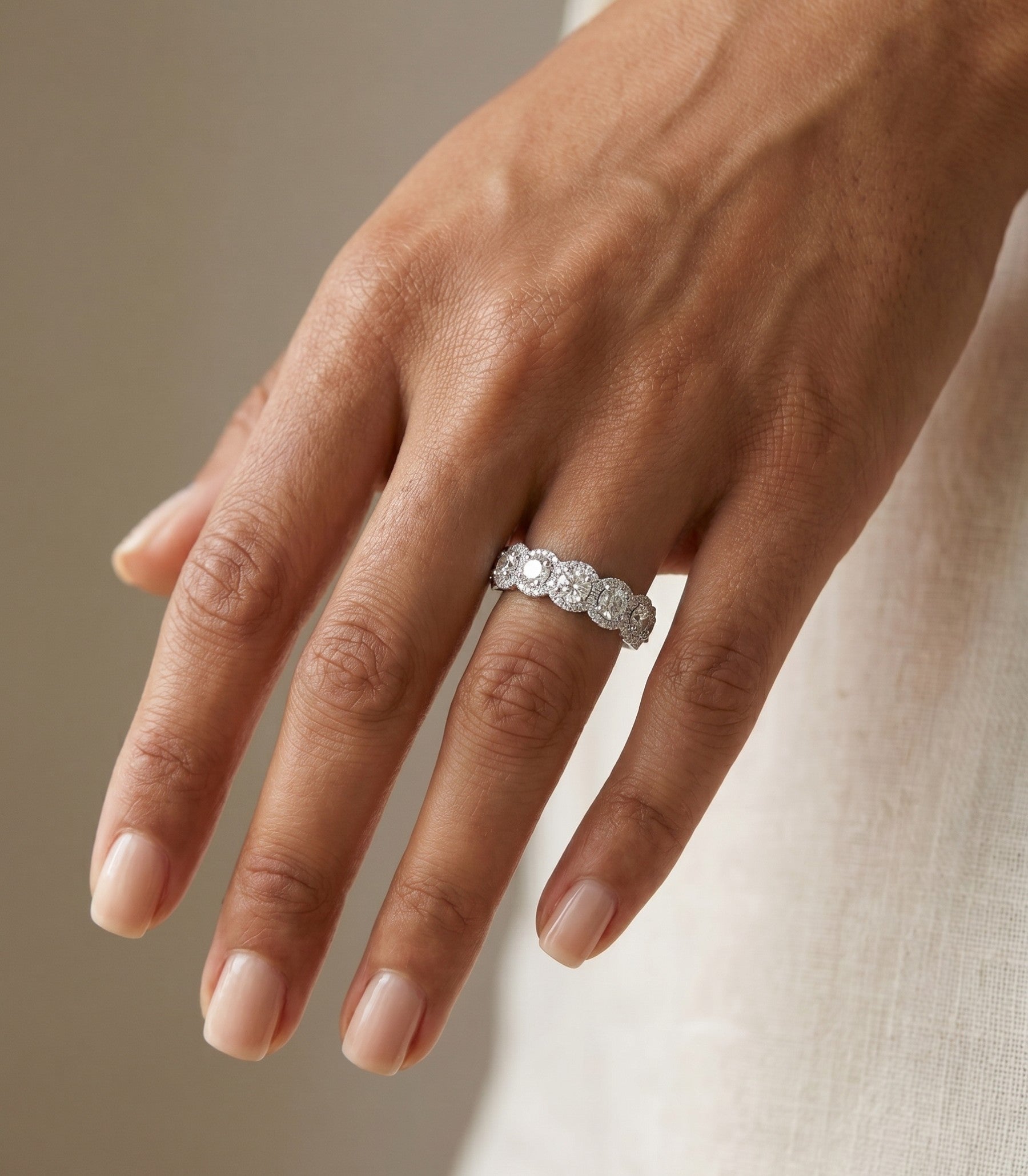 Sophia Diamantring aus Weißgold mit elegantem Design