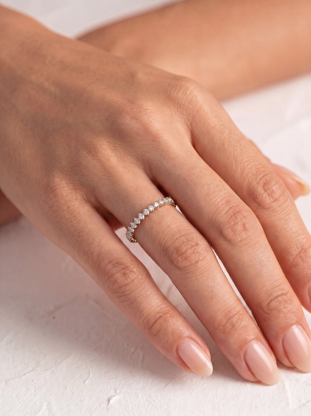 Yua Diamant-Ring aus Weißgold mit funkelnden Akzenten