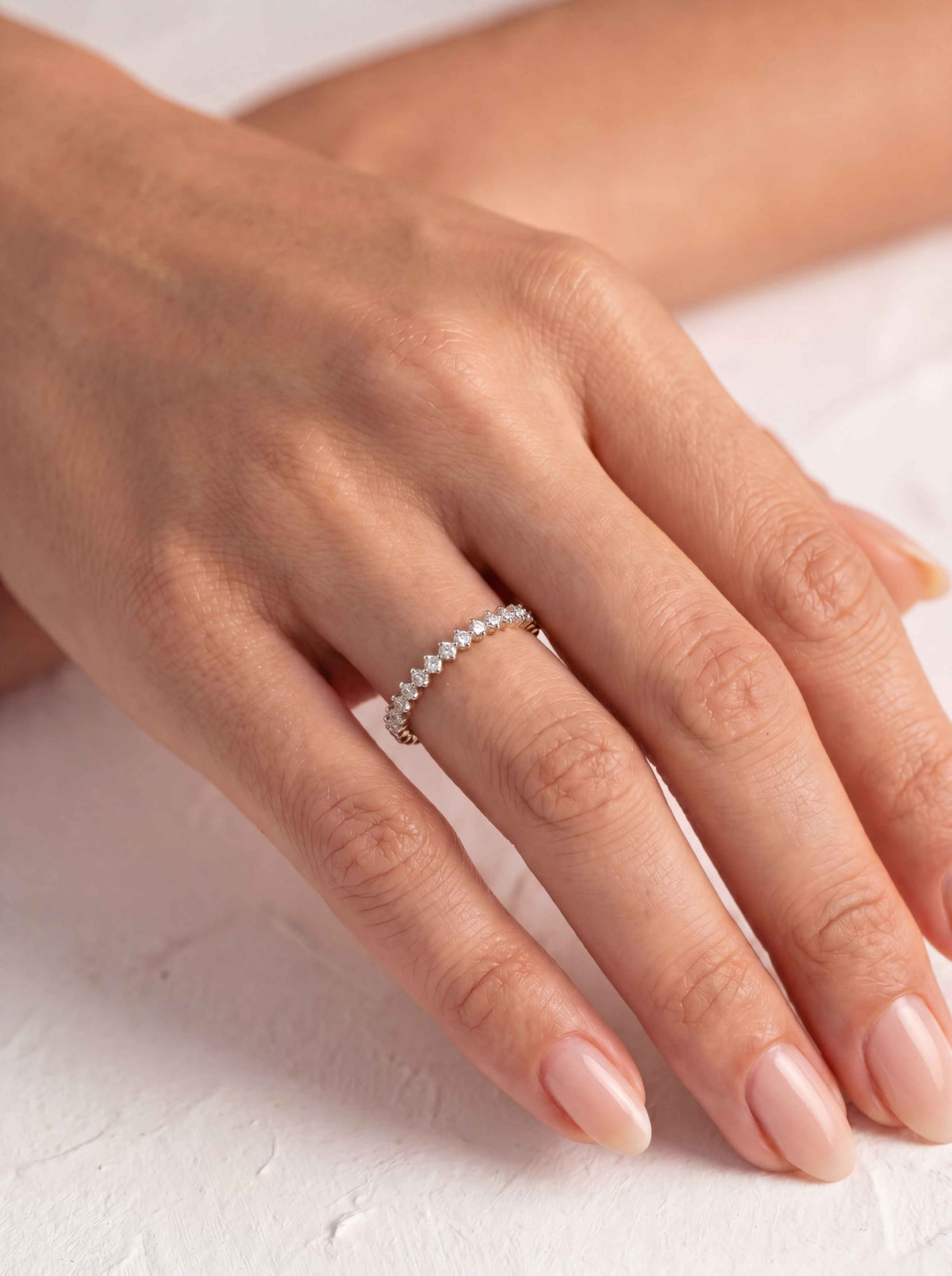 Yua Diamant-Ring aus Weißgold mit funkelnden Akzenten