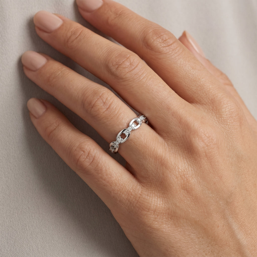 Allurea Diamantring aus Weißgold mit elegantem Design